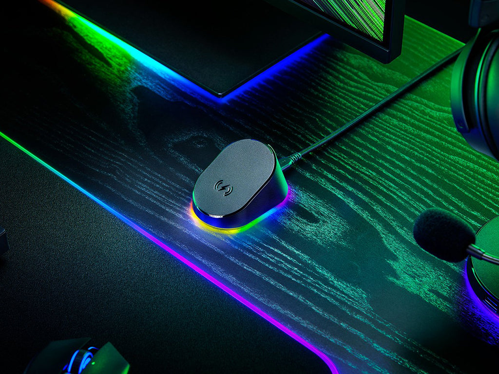 Polnilna postaja Razer Mouse Dock Pro s polnilnim ploščkom