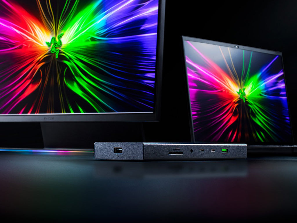 Priključna postaja USB-C Razer USB 4 Dock, 14 v 1, 4xUSB-A, 3xUSB-C, HDMI, DP, RJ45, AUX, mSD/SD, črna
