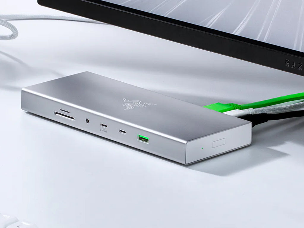 Priključna postaja USB-C Razer USB 4 Dock Mercury, 14 v 1, 5xUSB-A, 3xUSB-C, HDMI, DP, RJ45, AUX, mSD/SD, srebrna