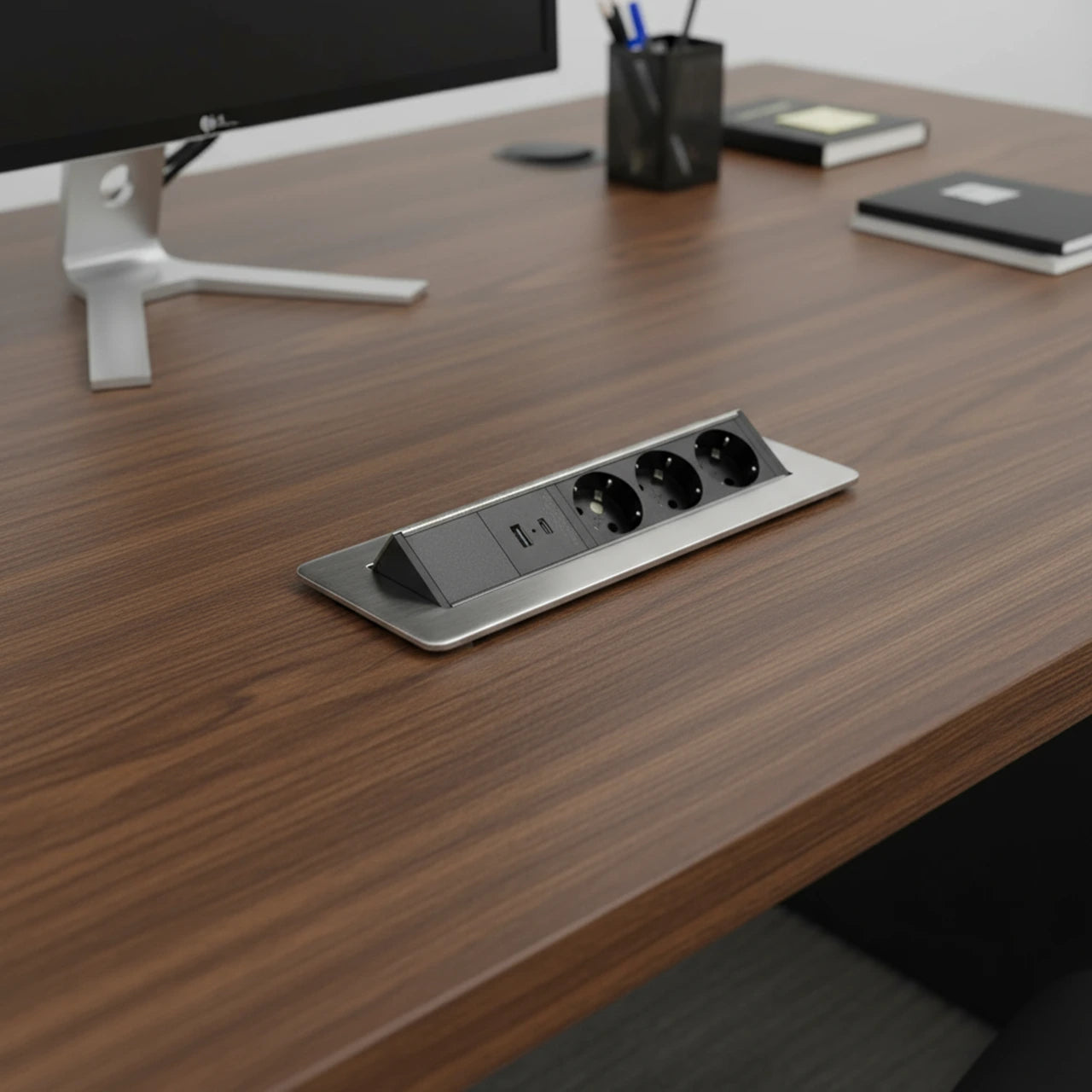 Vgradna vtičnica Riex 3x Schuko 1x USB A 1x USB C (hitro polnjenje) + 2m Kabel ED15