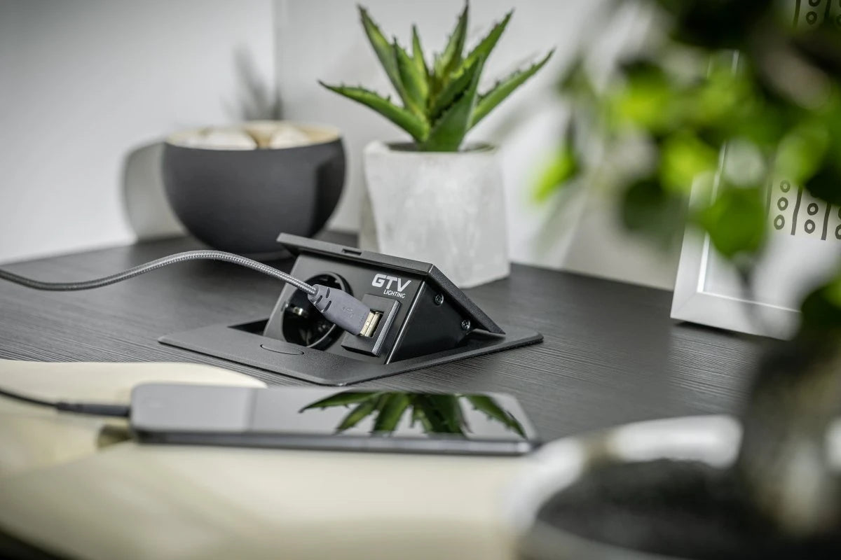 Vgradna vtičnica Avaro 1x Schuko in 1xUsb-A 1xUsb-C Bele barve