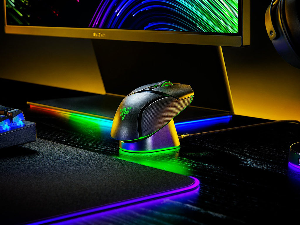 Polnilna postaja Razer Mouse Dock Pro s polnilnim ploščkom