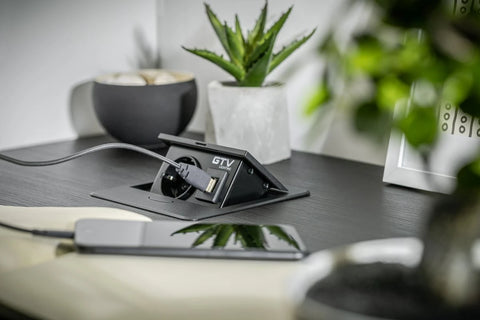 Vgradna vtičnica Avaro 1x Schuko in  2xUsb A Bele barve