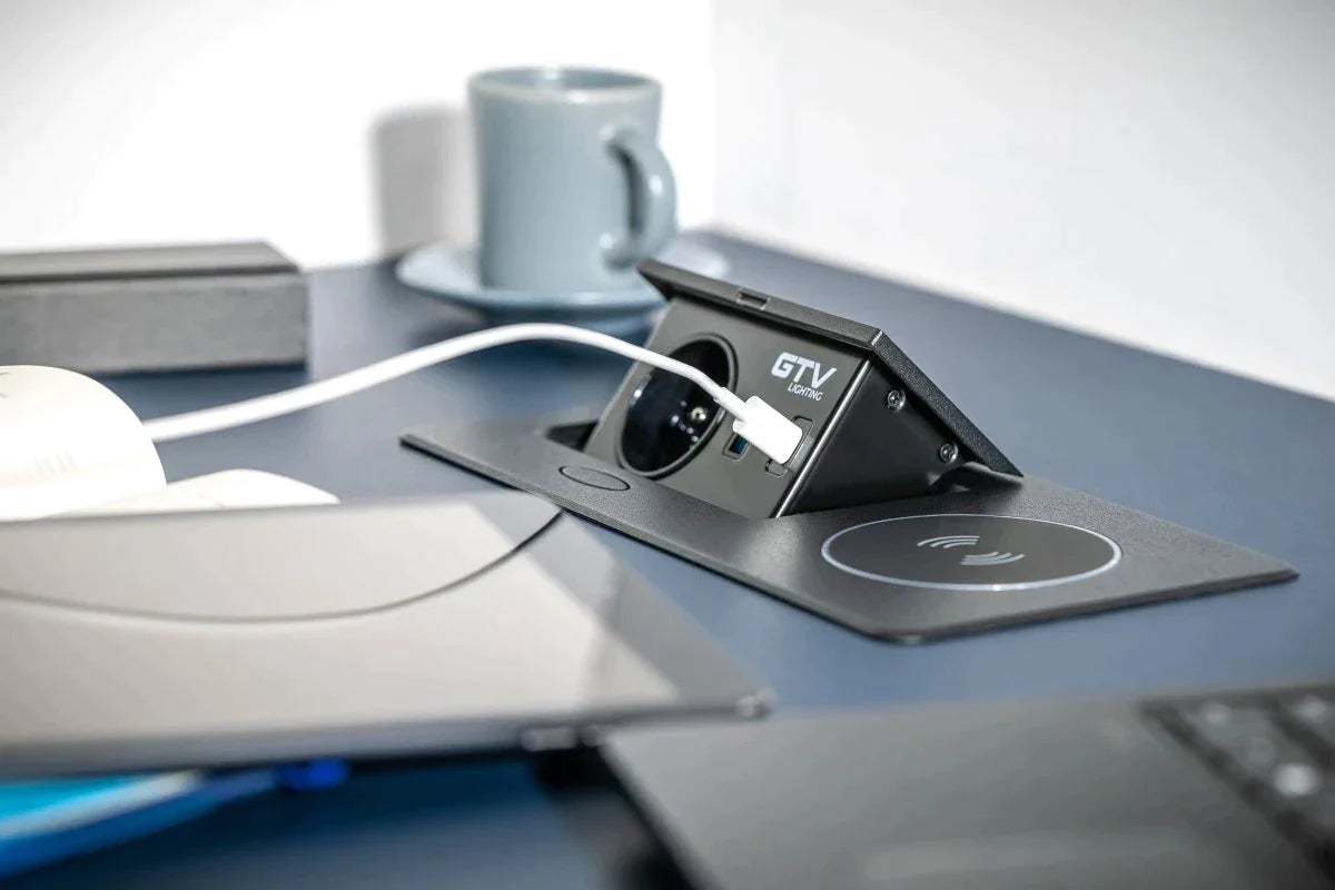 Vgradna vtičnica Avaro Plus z 1x Schuko 1xUsb A 1xUsb C plus brezžičnim polnilcem Sive barve